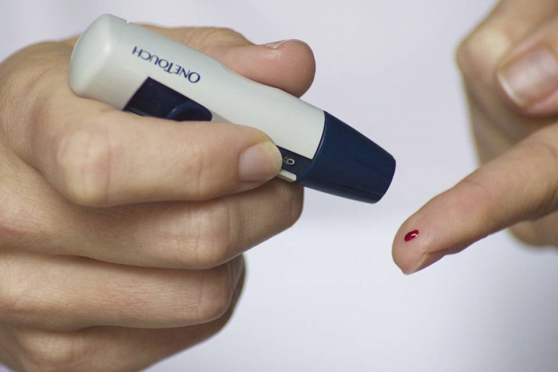 血糖检查多少钱测血糖扎哪个手指